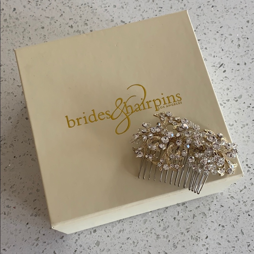 Brides & hairpins Los Angeles Swarovski hair comb